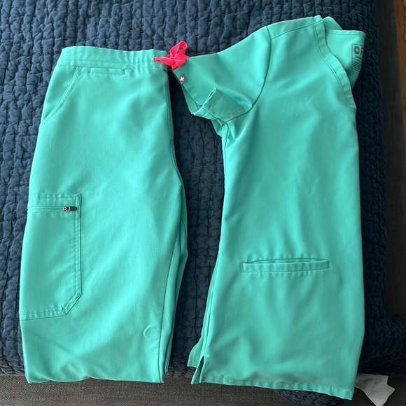 Surgical green Figs scrubs. Straight leg pants. - Picture 5 of 5